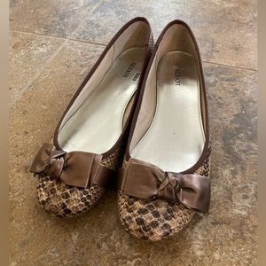 Alfani snakeskin flats size 9.5